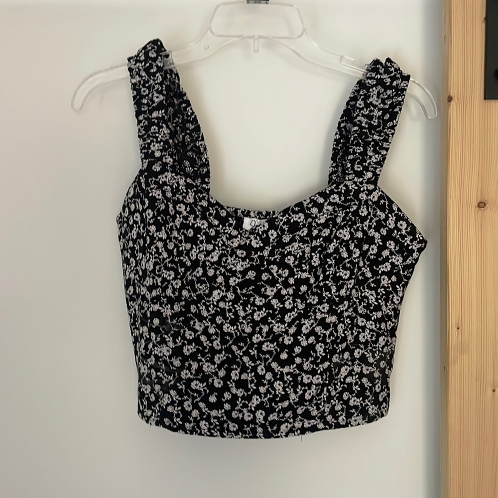 Boutique black floral crop top guc size large